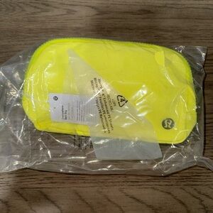 🍋NWT⚡️Lululemon Athletica Everywhere Belt Bag in Electric Lemon